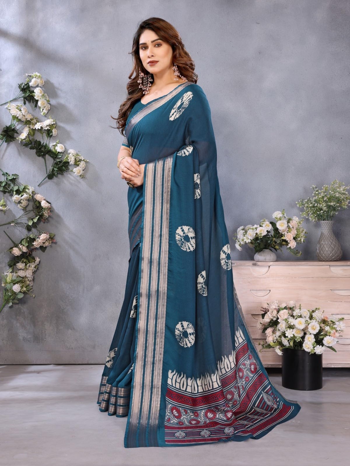 Vasthrlay Black Traditional Saree for wedding and party wear styling