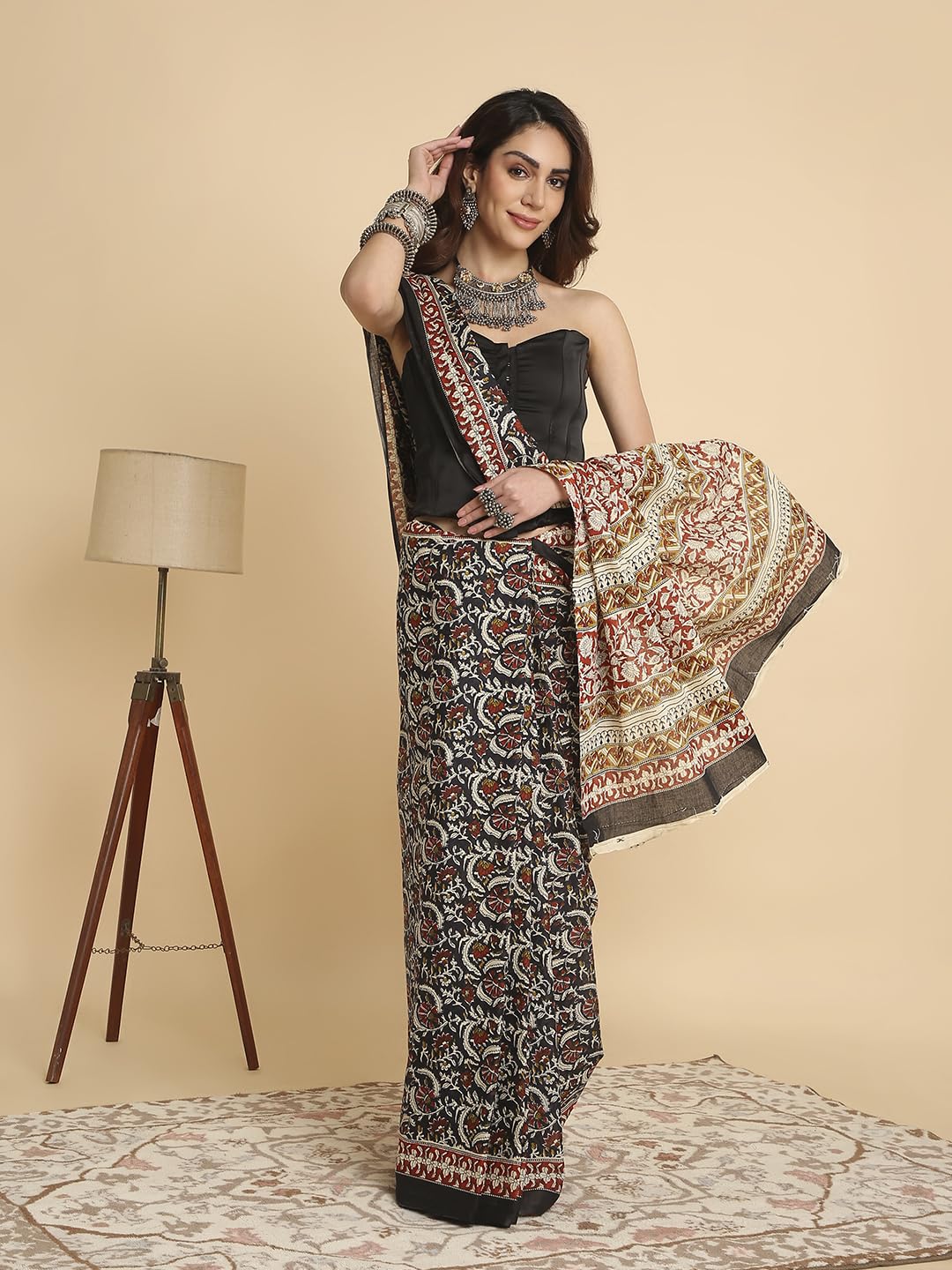 Vasthrlay Ethnic Classic Saree with decorative printed design