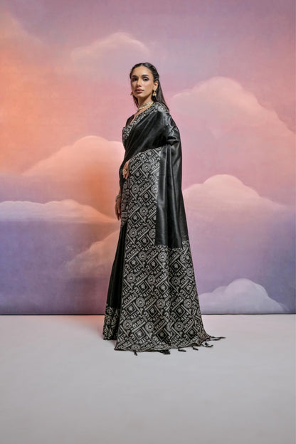 Vasthrlay Ethnic Classic Saree with decorative Kalamkari design