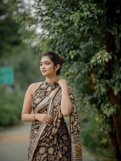 Vasthrlay Ethnic Classic Saree with decorative Traditional design