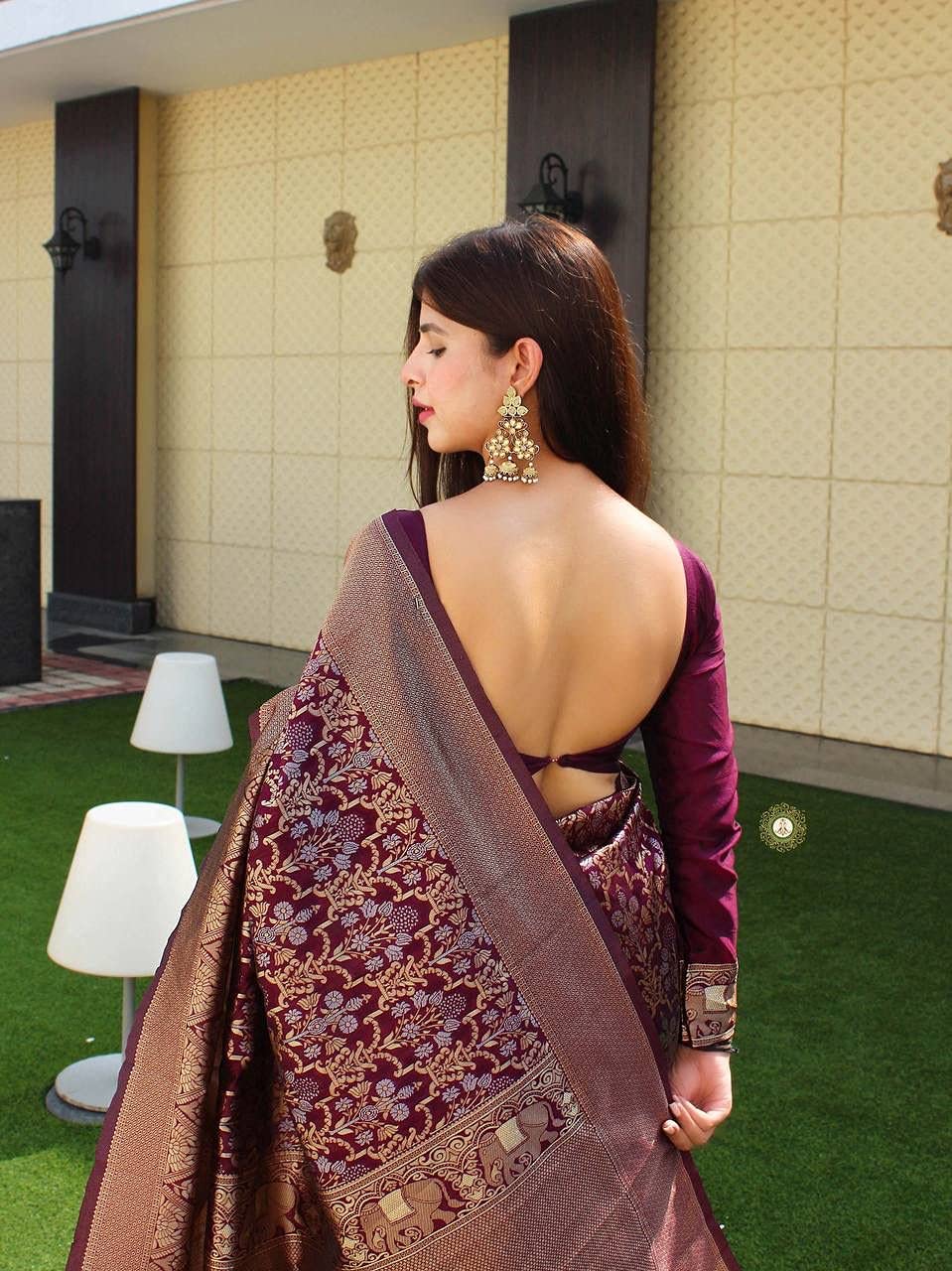 Vasthrlay Traditional Saree in Classic with refined kanjivaram ethnic appeal