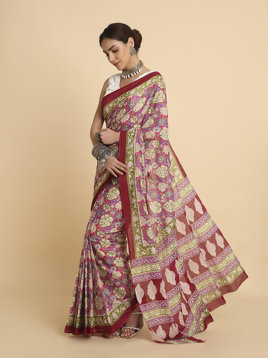 Vasthrlay Printed Saree in Classic with refined ethnic ethnic appeal