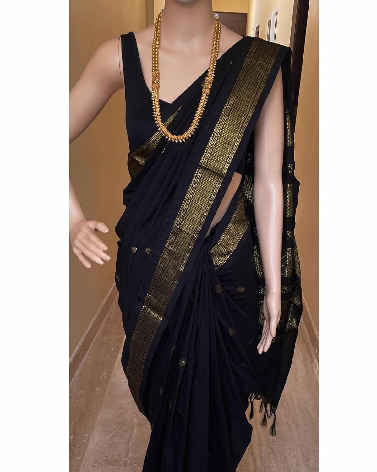 Vasthrlay Classic Traditional Saree with elegant Jacquard styling