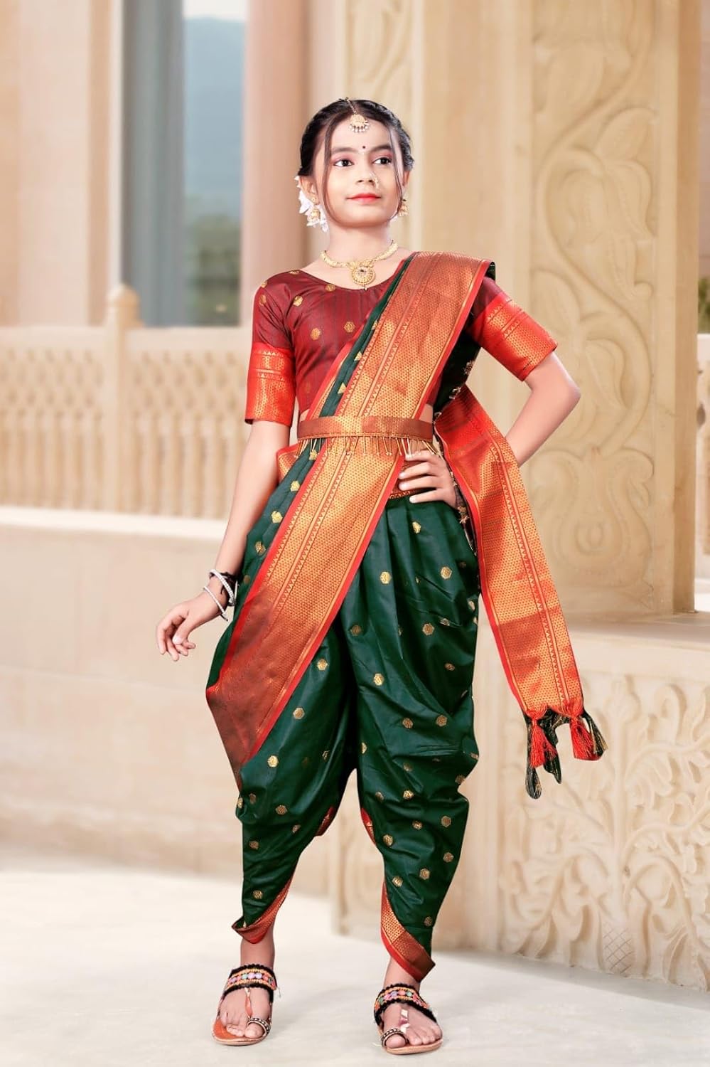 Vasthrlay Ethnic Classic Saree with decorative Traditional design
