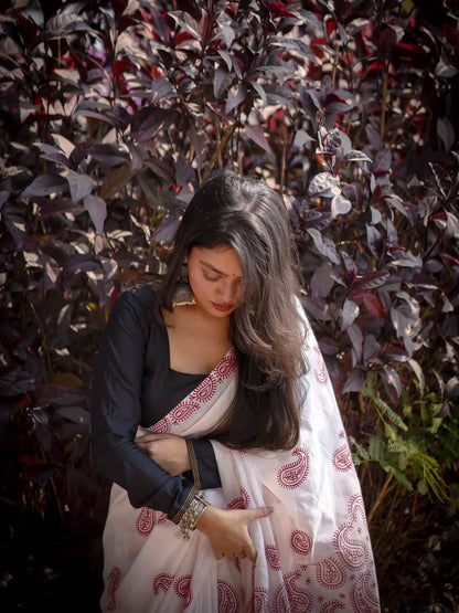 Vasthrlay Ethnic Classic Saree with decorative Printed design