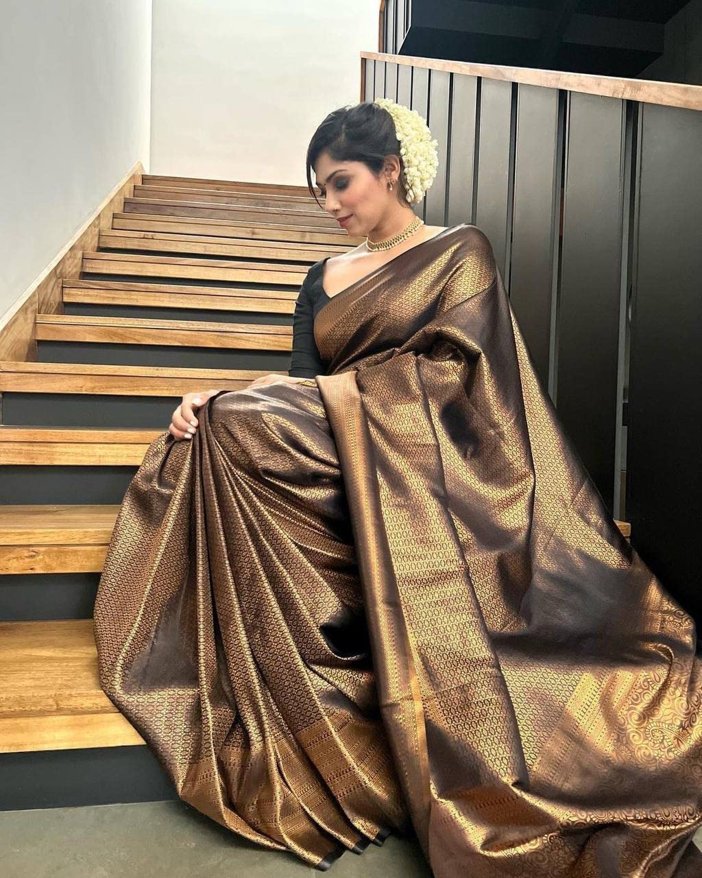 Vasthrlay Border Saree in Classic with refined banarasi ethnic appeal