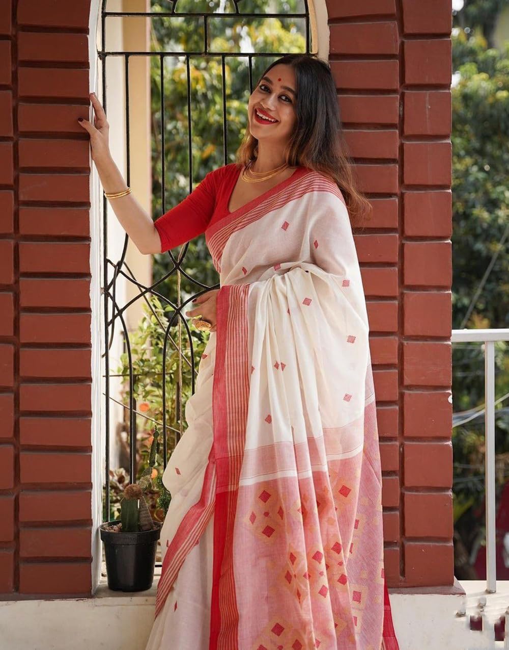 Vasthrlay Ethnic White Saree with decorative traditional design