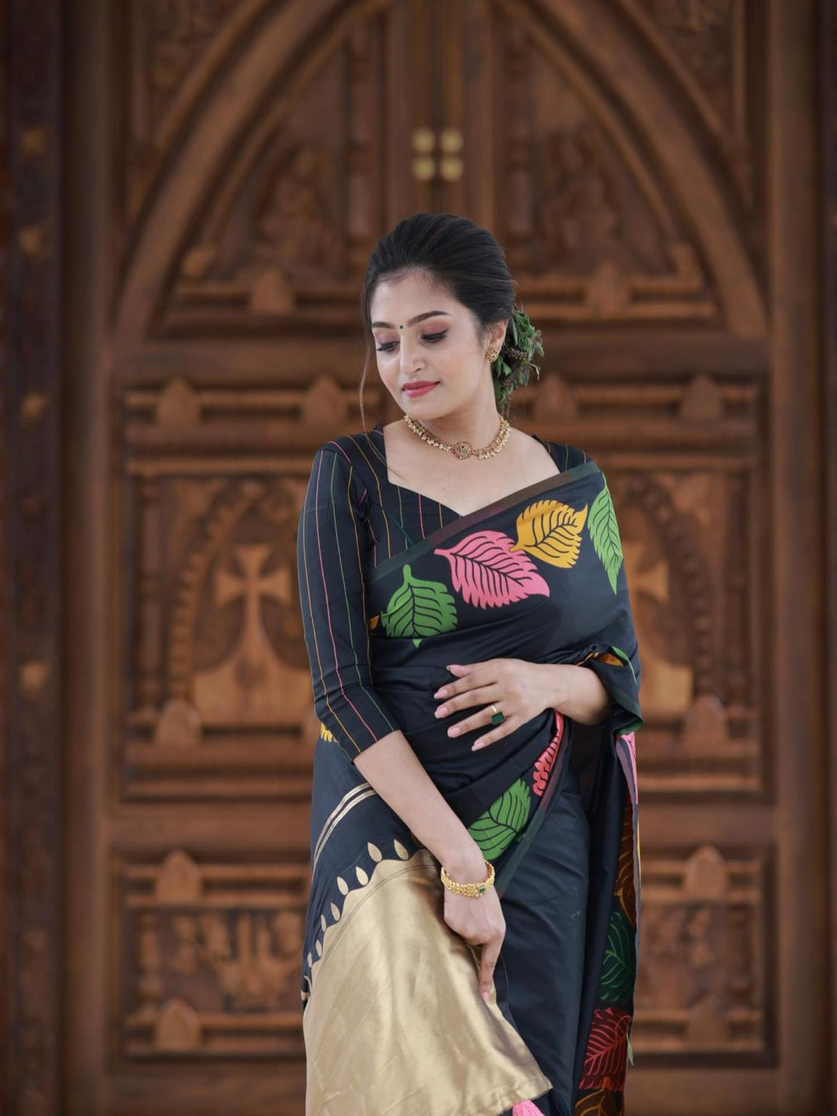 Vasthrlay Banarasi Classic Saree with decorative border design