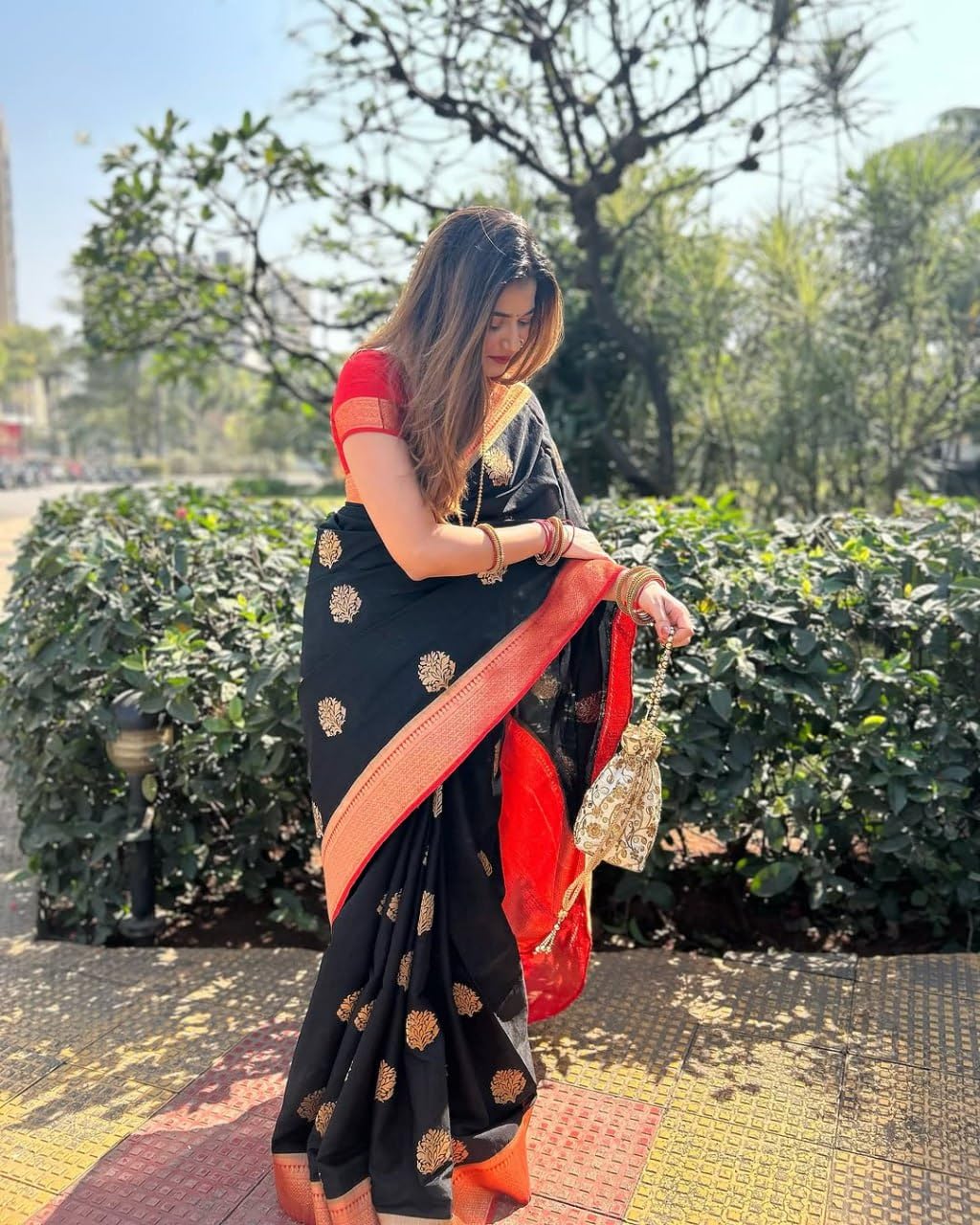 Vasthrlay Classic Traditional Saree with elegant kanjivaram styling
