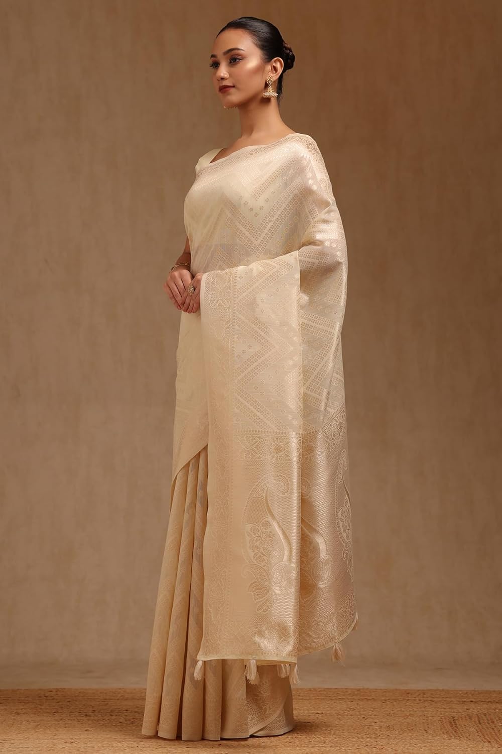 Vasthrlay Linen Classic Saree with decorative Woven design