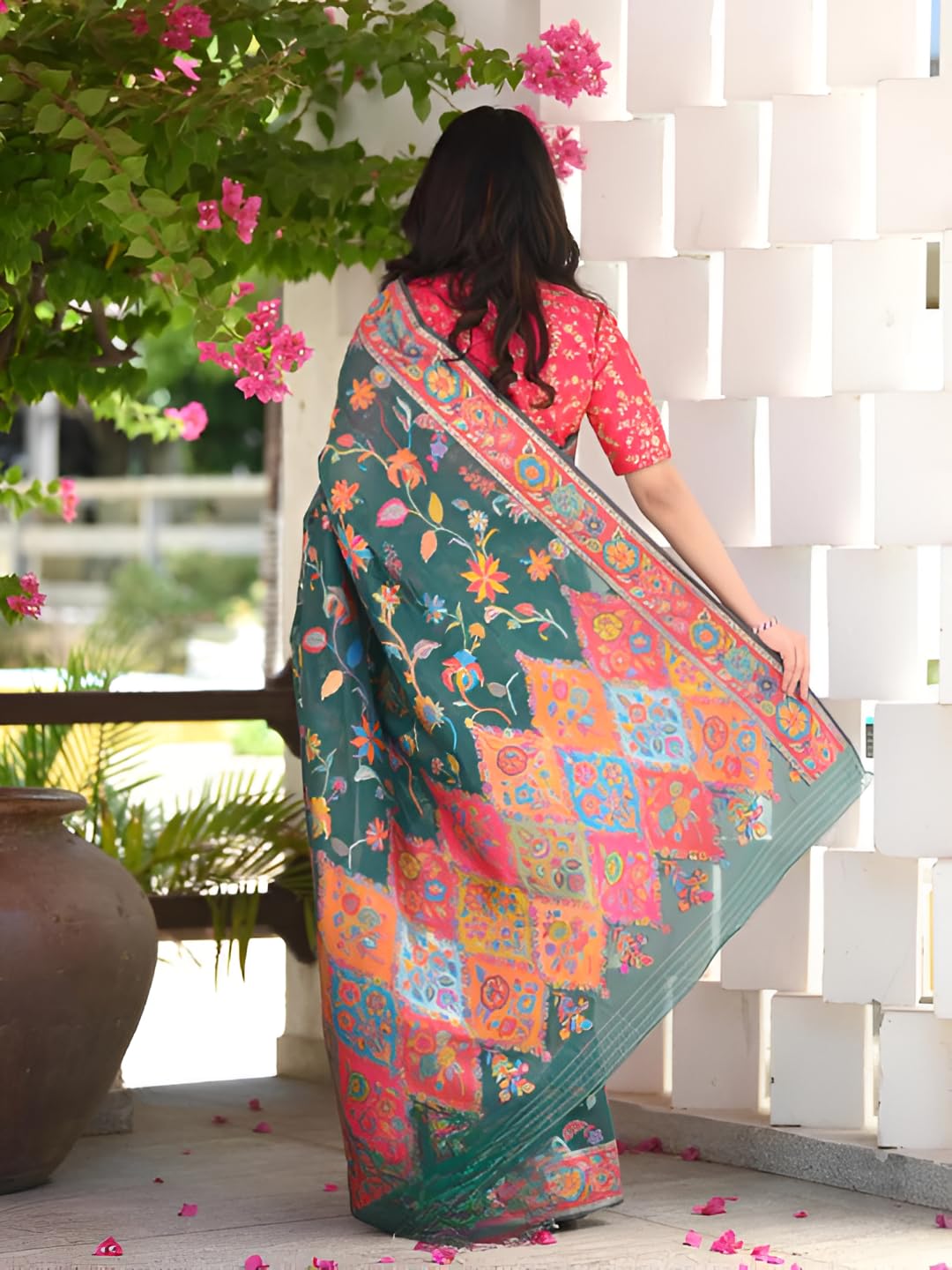 Vasthrlay Classic Traditional Saree with elegant ethnic styling
