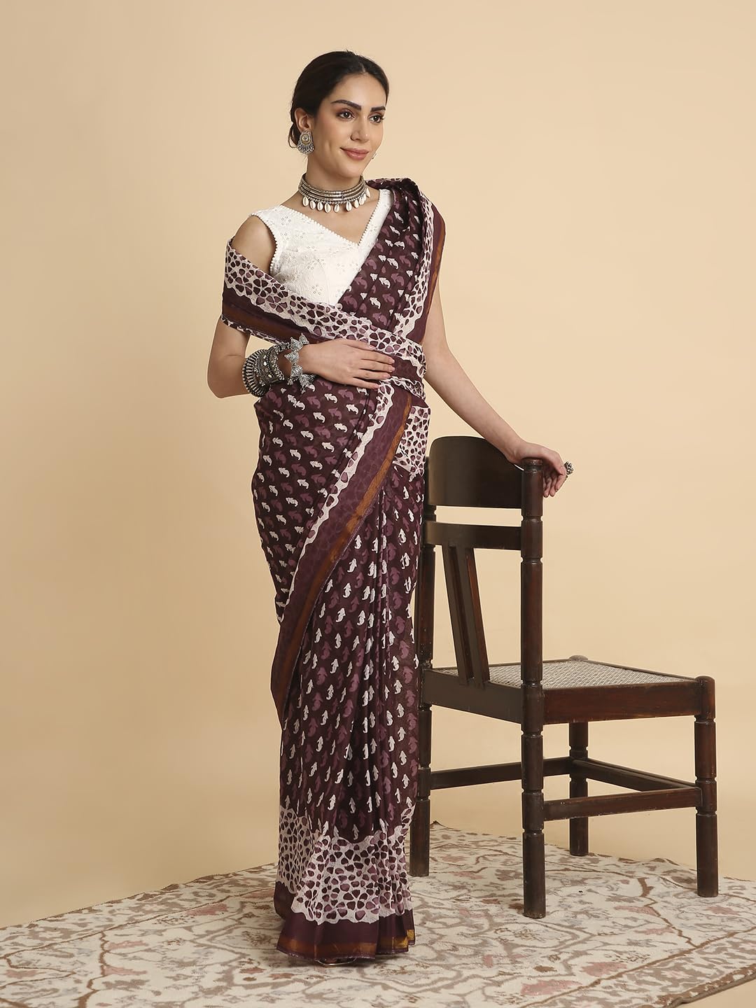 Vasthrlay Ethnic Classic Saree with decorative printed design