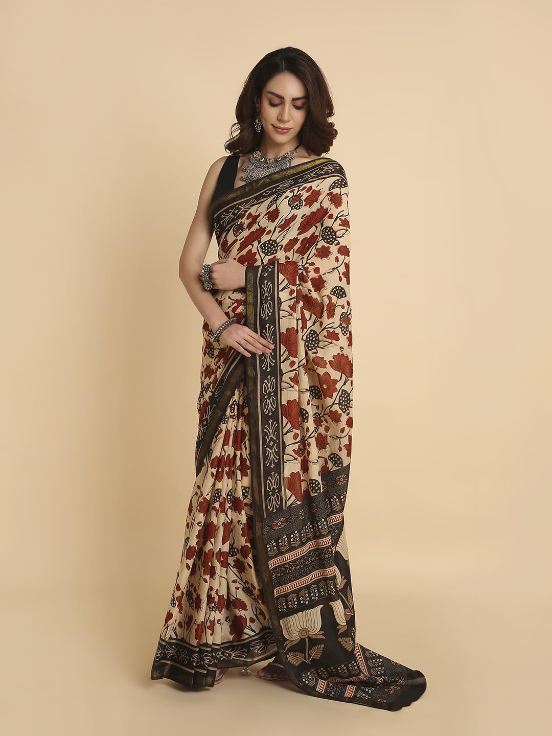 Vasthrlay Printed Saree in Classic with refined ethnic ethnic appeal