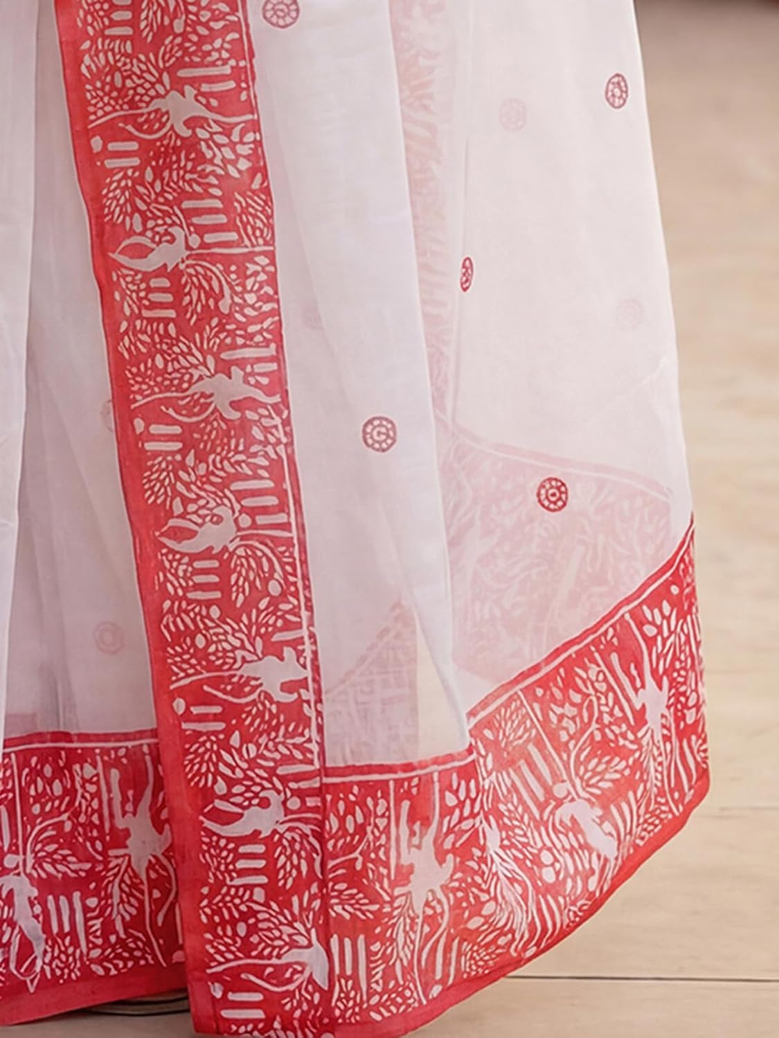 Vasthrlay Printed Saree in White with refined ethnic appeal