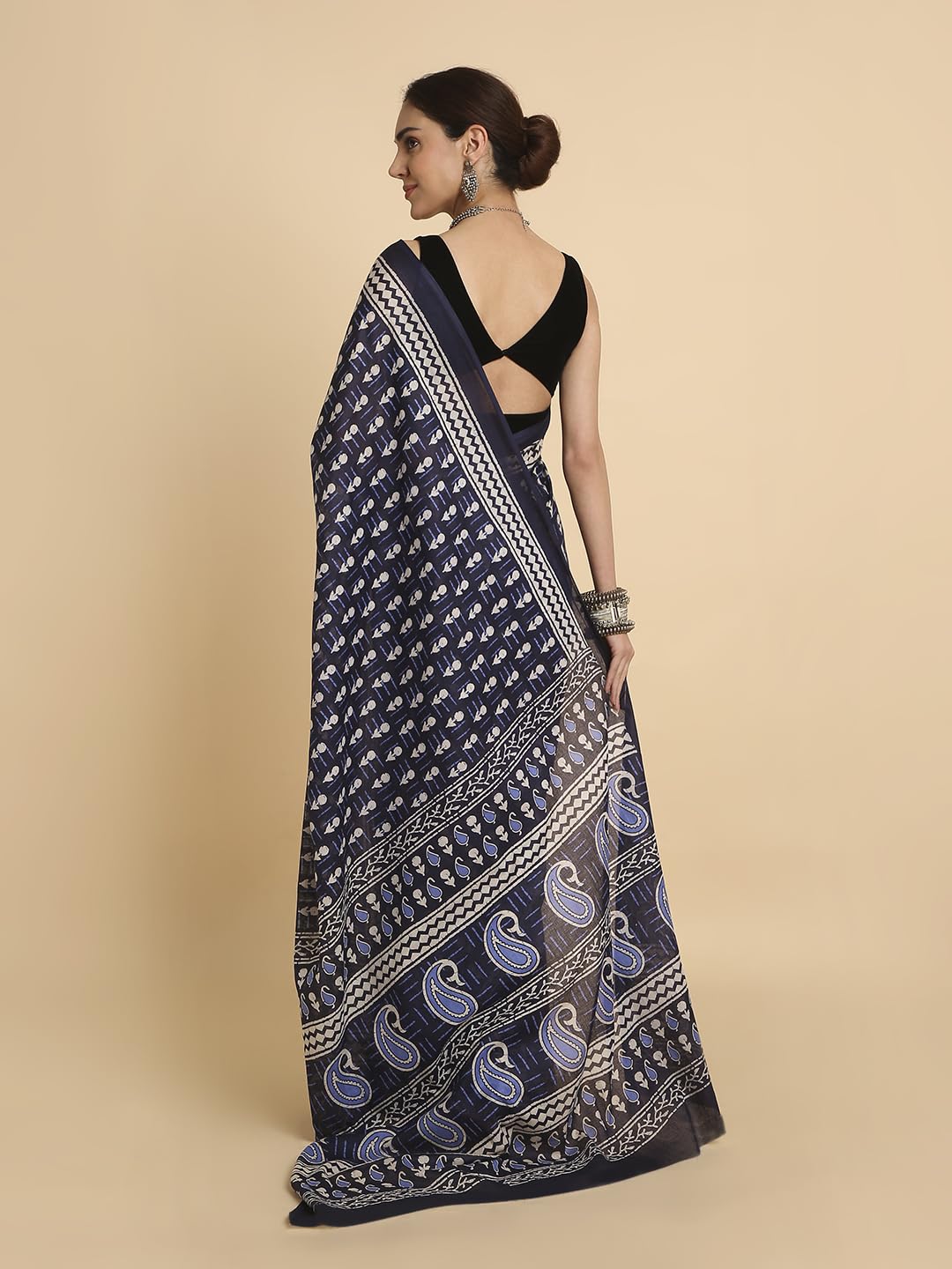 Vasthrlay Classic Saree with elegant ethnic and printed styling