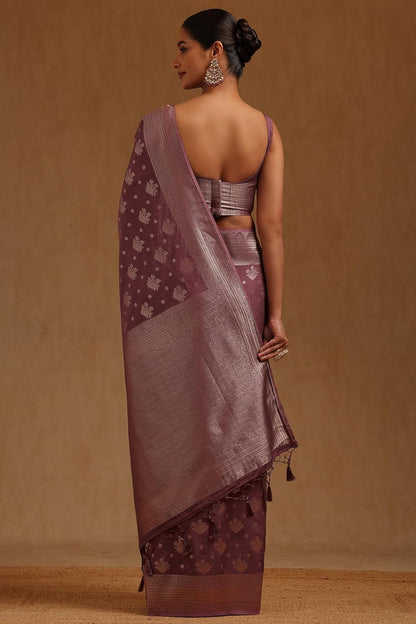Vasthrlay Black Traditional Saree for wedding and party wear styling