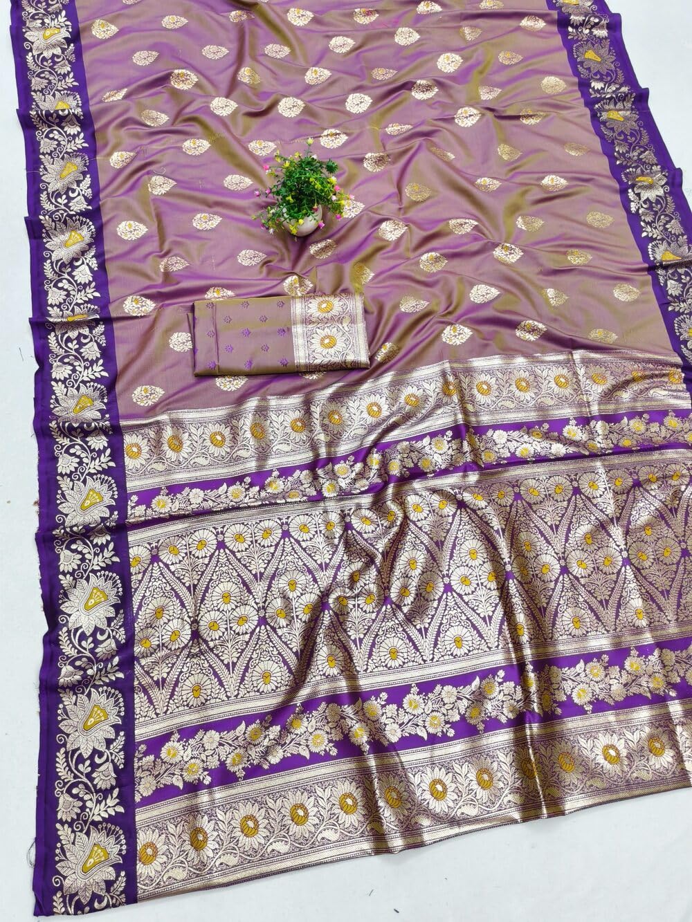 Vasthrlay Classic Traditional Saree with elegant kanjivaram styling