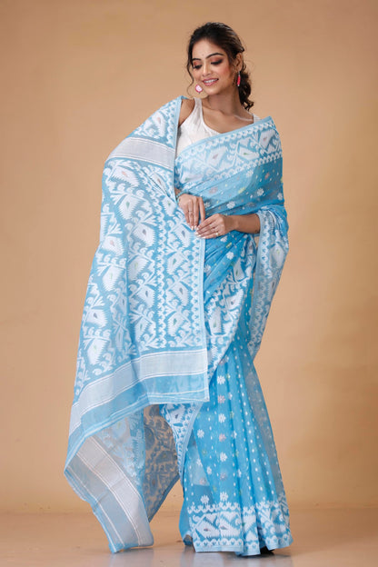 Vasthrlay Traditional Saree in Classic with refined ethnic appeal