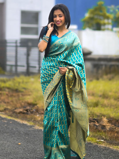 Vasthrlay Classic Traditional Saree with elegant ethnic styling