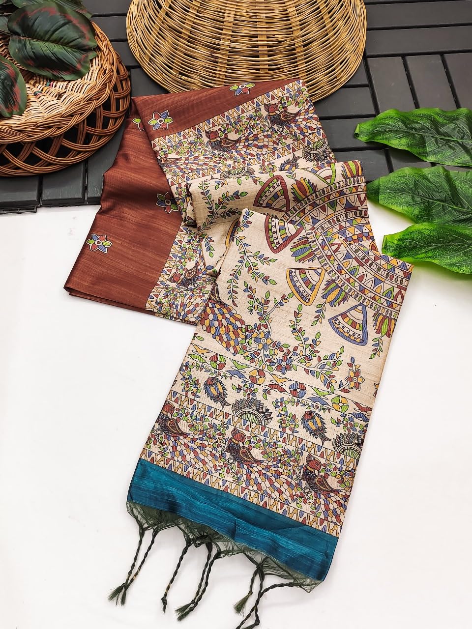 Vasthrlay Ethnic Classic Saree with decorative Madhubani design