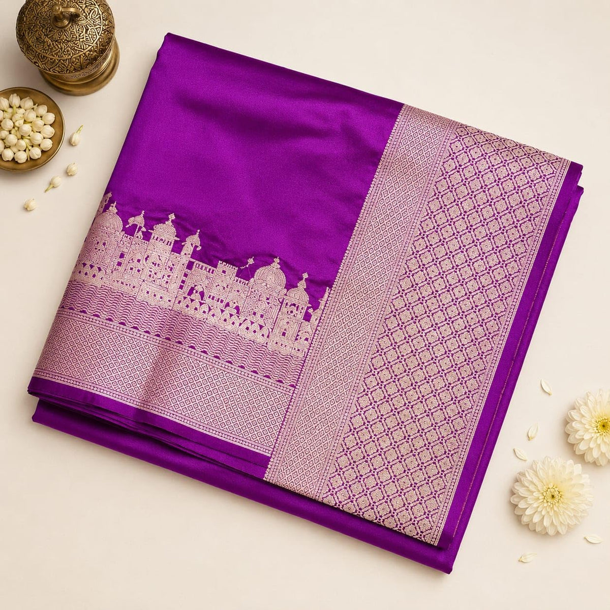 Vasthrlay Ethnic Classic Saree with decorative Traditional design