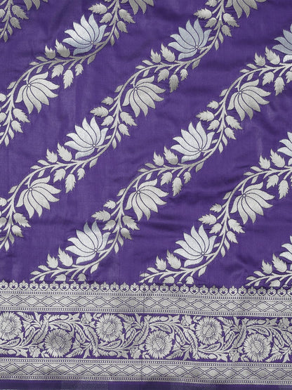 Vasthrlay Traditional Saree in Silver with refined banarasi ethnic appeal