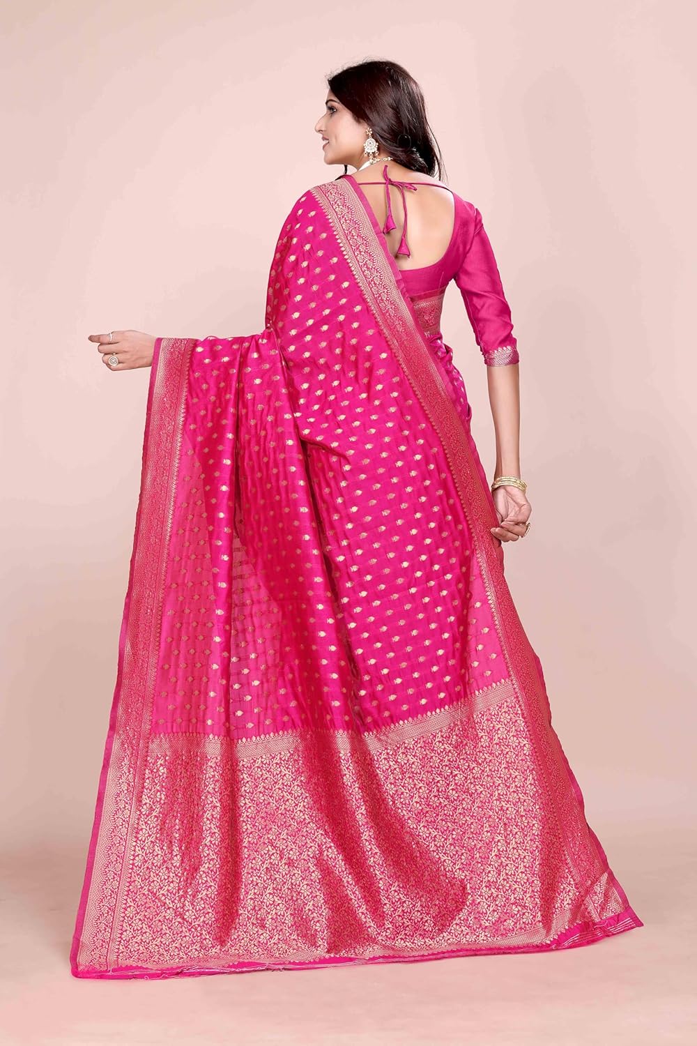 VasthrlayEthnic Classic Saree with refined wedding design