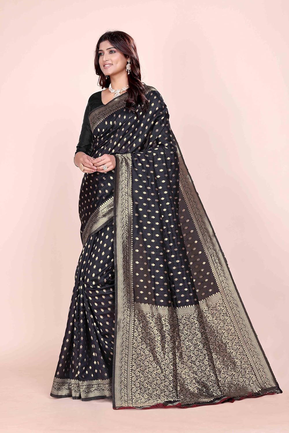 VasthrlayClassic Saree with elegant ethnic wedding styling