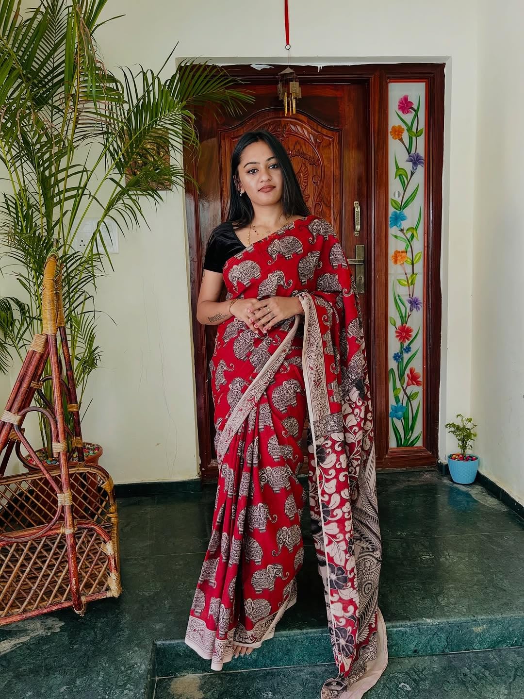 Vasthrlay Ethnic Classic Saree with decorative Kalamkari design