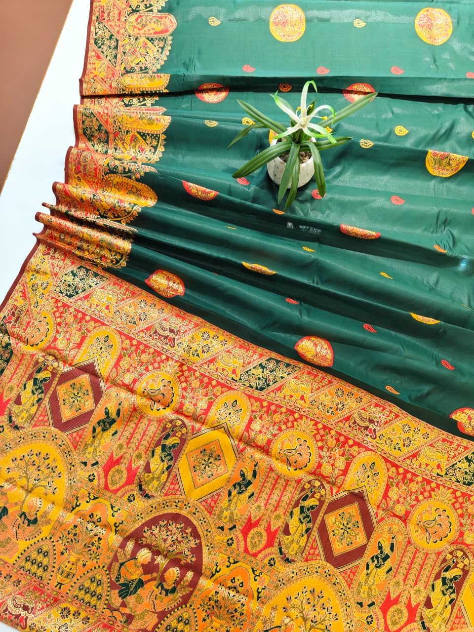 Vasthrlay Classic Traditional Saree with elegant Banarasi styling