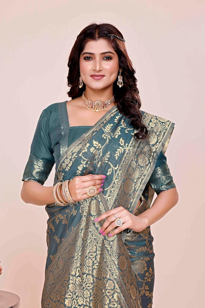 VasthrlayWedding Saree in Classic with elegant ethnic ethnic appeal