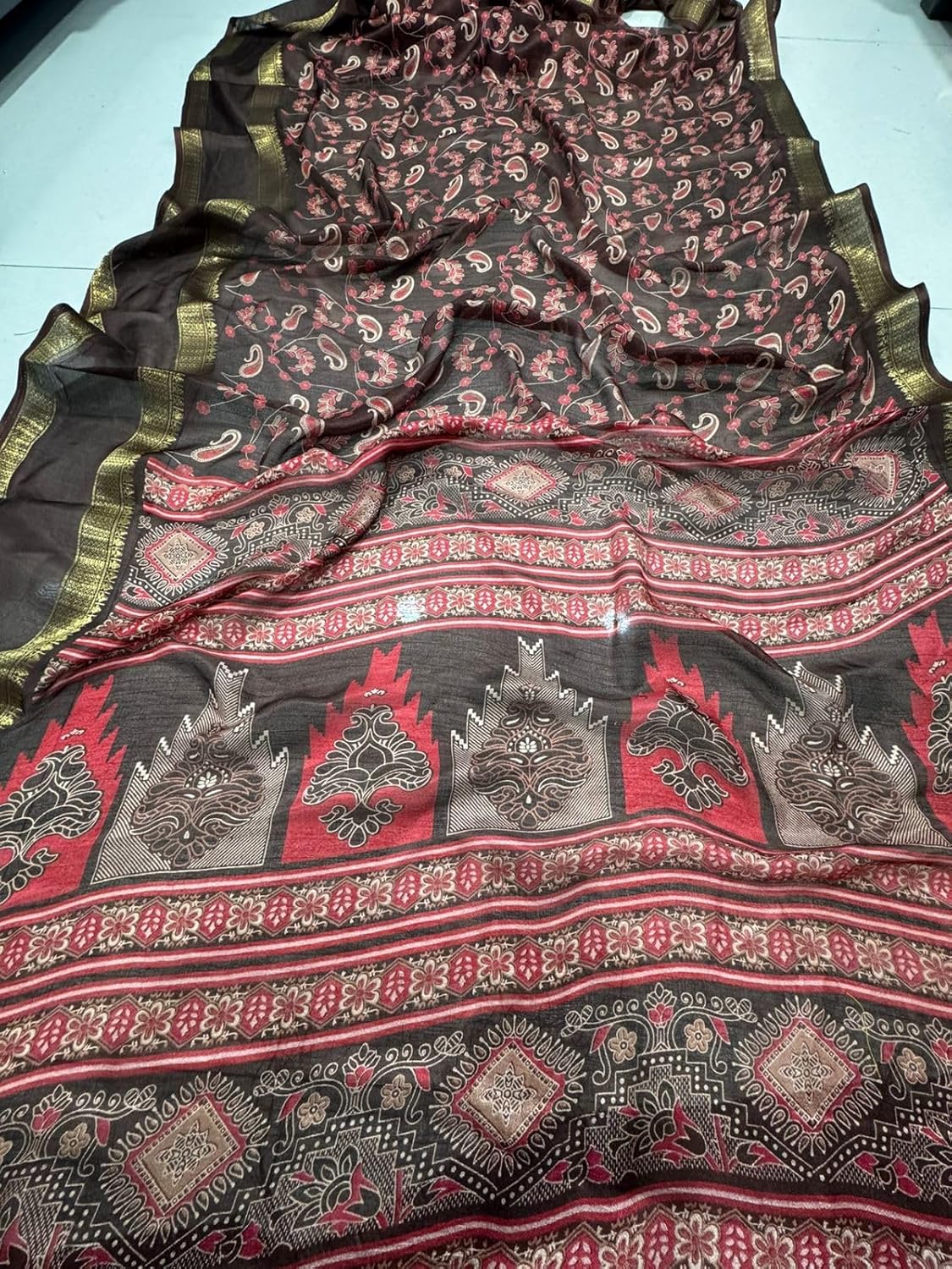 Vasthrlay Traditional Saree in Classic with refined ethnic appeal
