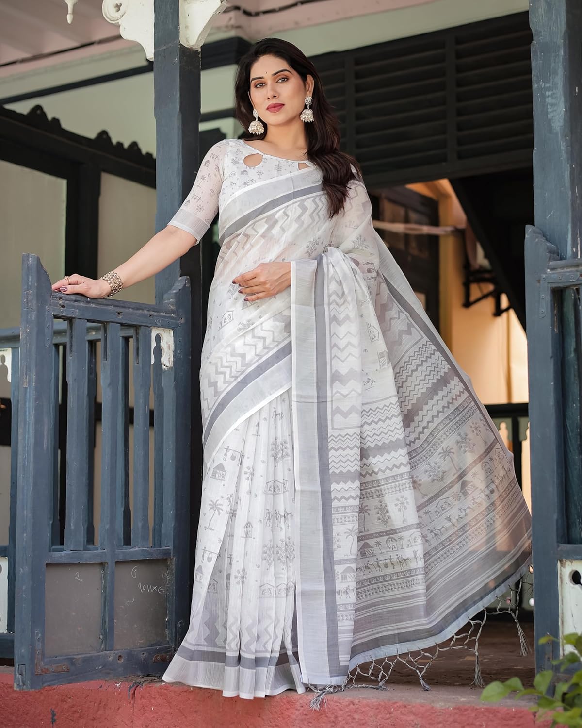 Vasthrlay Handwoven Classic Saree with decorative printed design