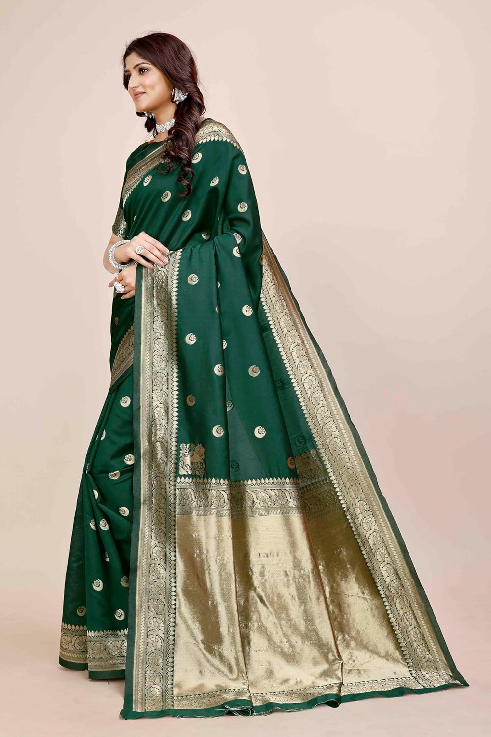 VasthrlayClassic Saree with elegant kanjivaram silk traditional styling