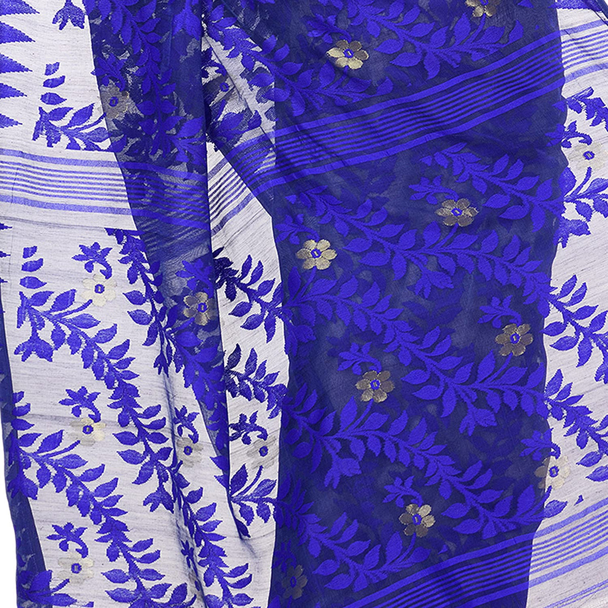 Vasthrlay Traditional Saree in Classic with refined ethnic appeal