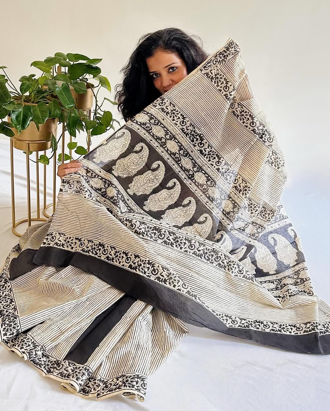 Vasthrlay Traditional Saree in Off White with refined ethnic appeal