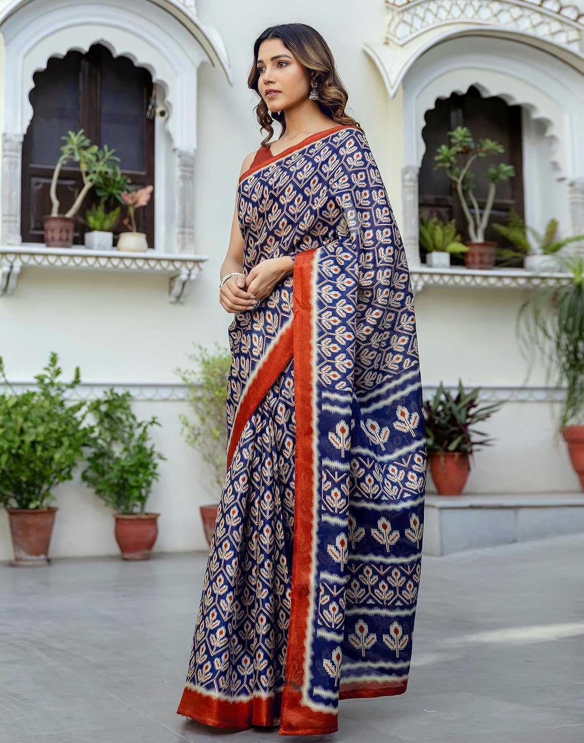 Vasthrlay Maroon saree with Printed styling and ethnic look