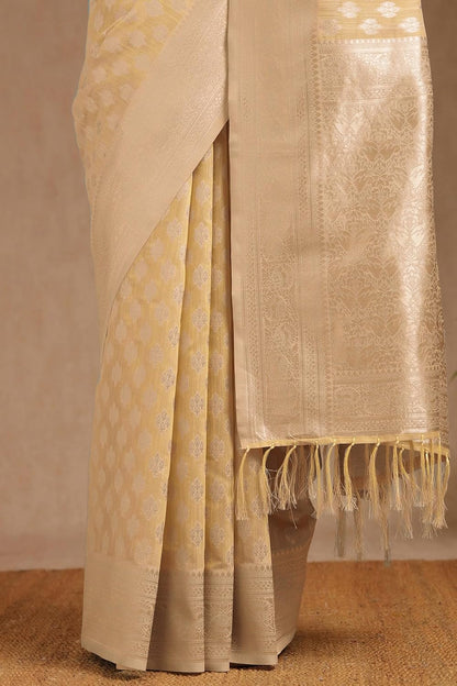 Vasthrlay Peach Traditional Saree for wedding and party wear styling