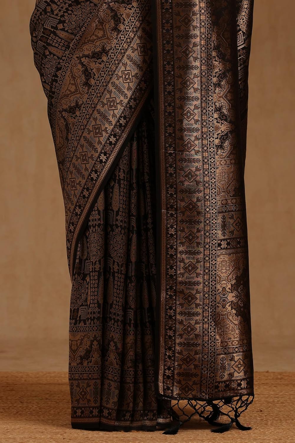 Vasthrlay Traditional Saree in Purple with refined ethnic appeal