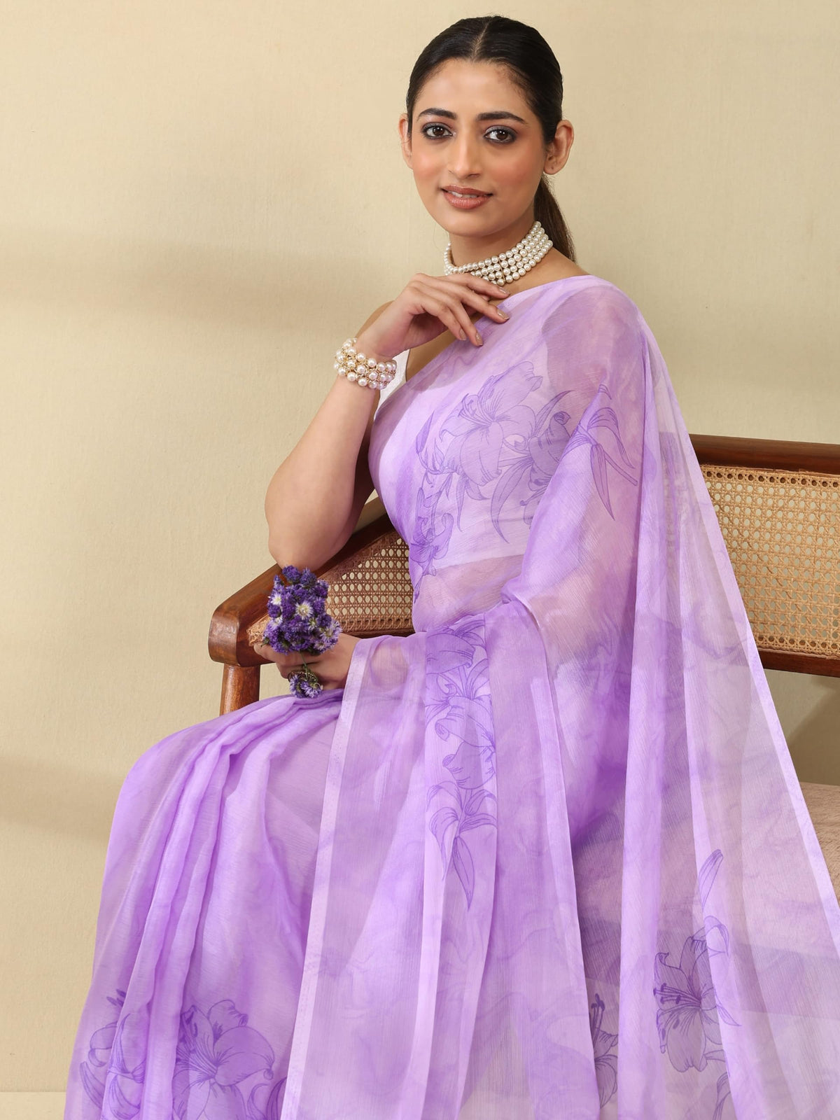 Vasthrlay Georgette Classic Saree with decorative floral design