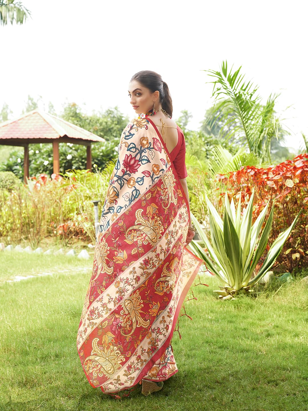 Vasthrlay Ethnic Classic Saree with decorative Kalamkari design