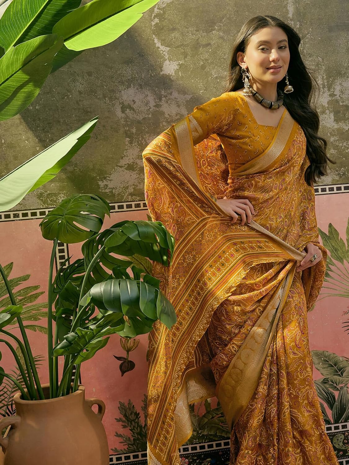 Vasthrlay Black Jacquard saree for ceremony and occasion wear