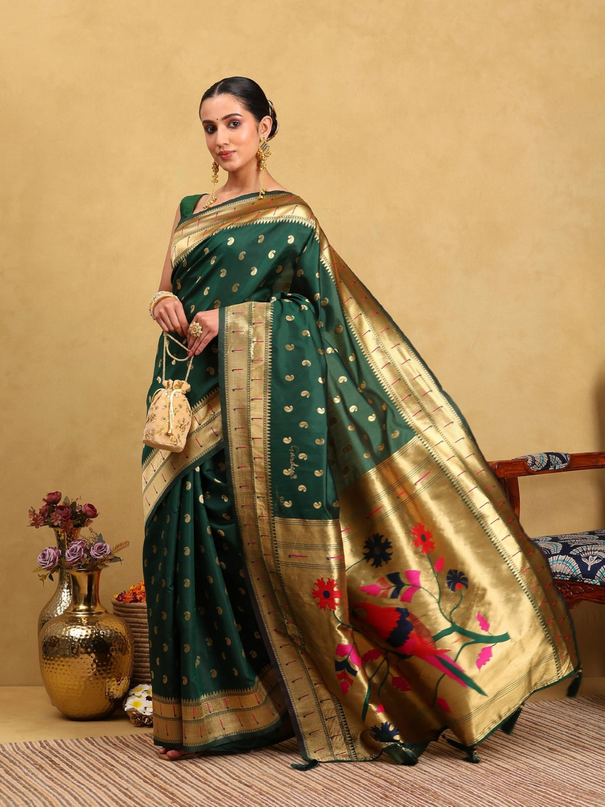 Vasthrlay Traditional Saree in Classic with refined ethnic ethnic appeal