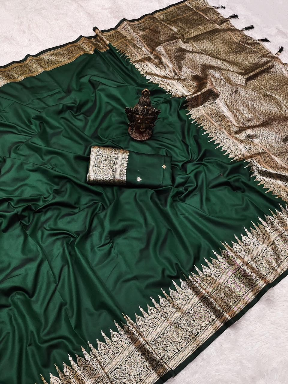 Vasthrlay Classic Traditional Saree with elegant Tussar styling