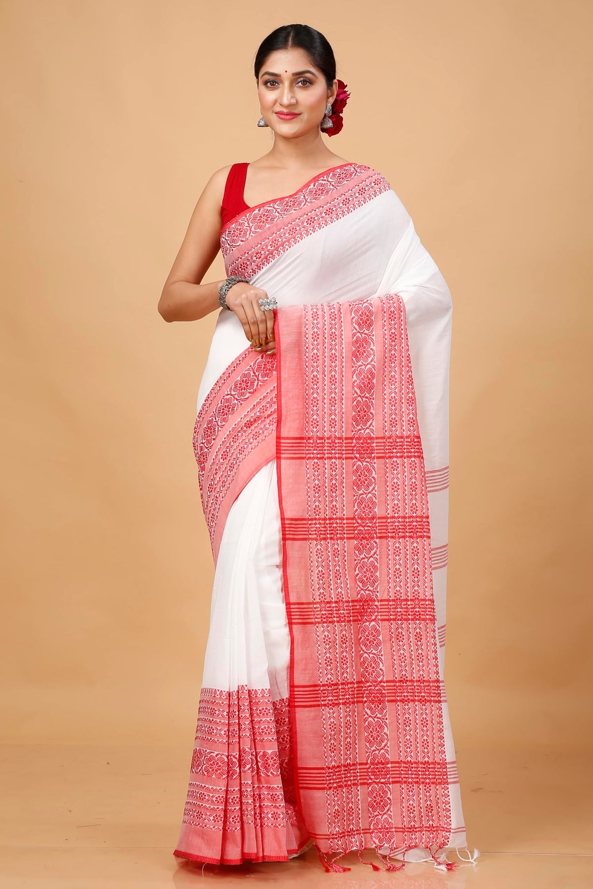 Vasthrlay Traditional Saree in Classic with refined ethnic appeal