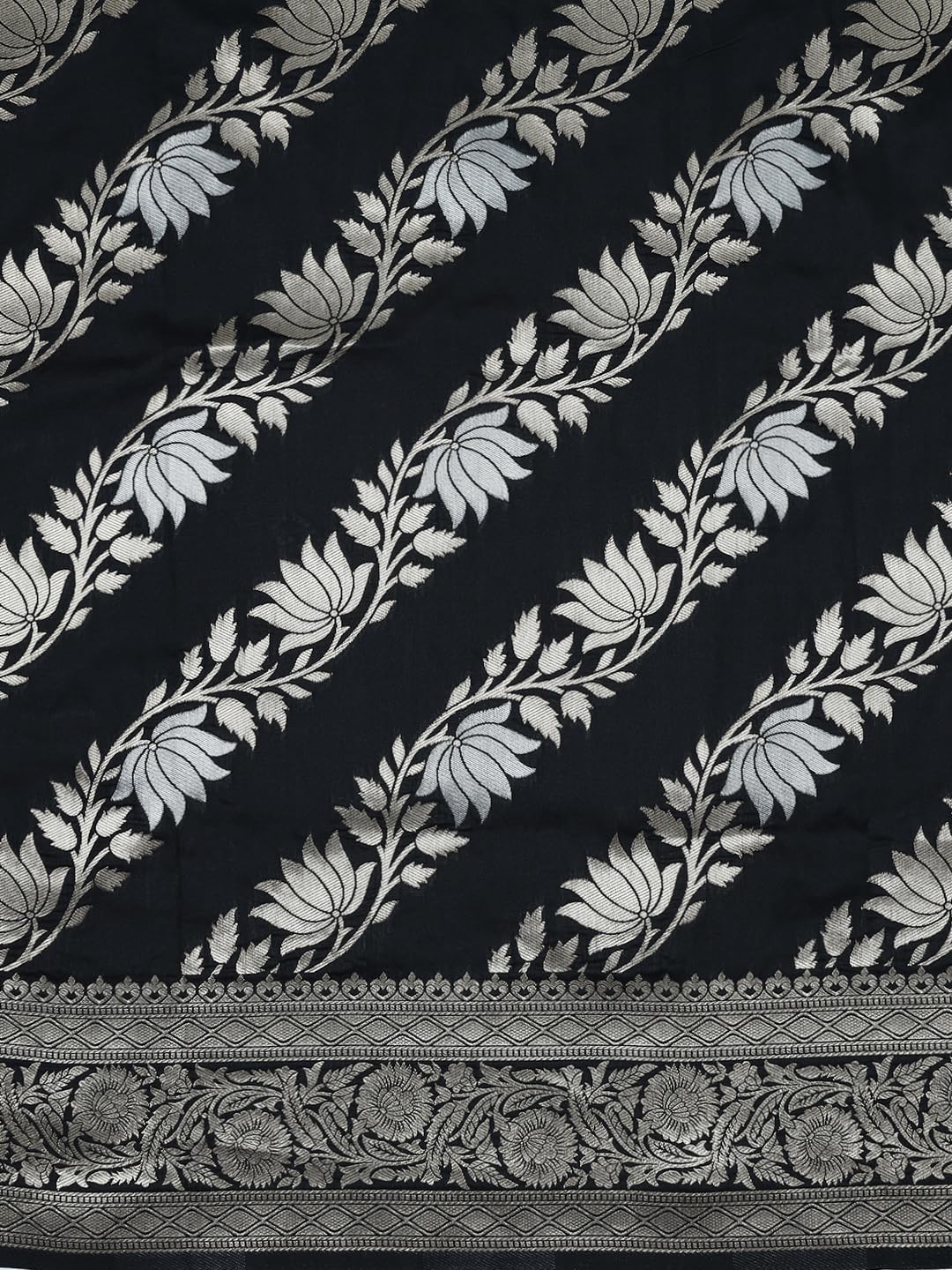Vasthrlay Traditional Saree in Silver with refined banarasi ethnic appeal