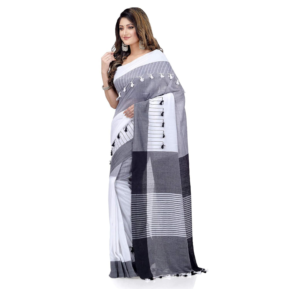 Vasthrlay Classic Traditional Saree with elegant Ethnic styling