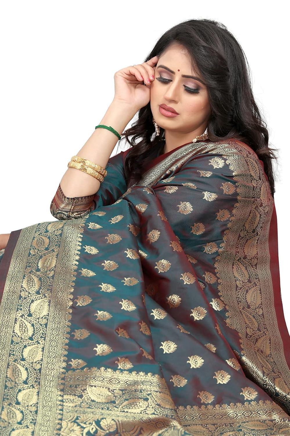 VasthrlayWedding Saree in Classic with elegant ethnic ethnic appeal