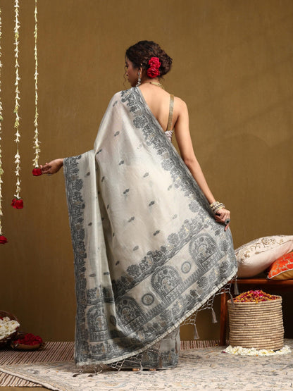 Vasthrlay Classic Traditional Saree for wedding and party wear styling
