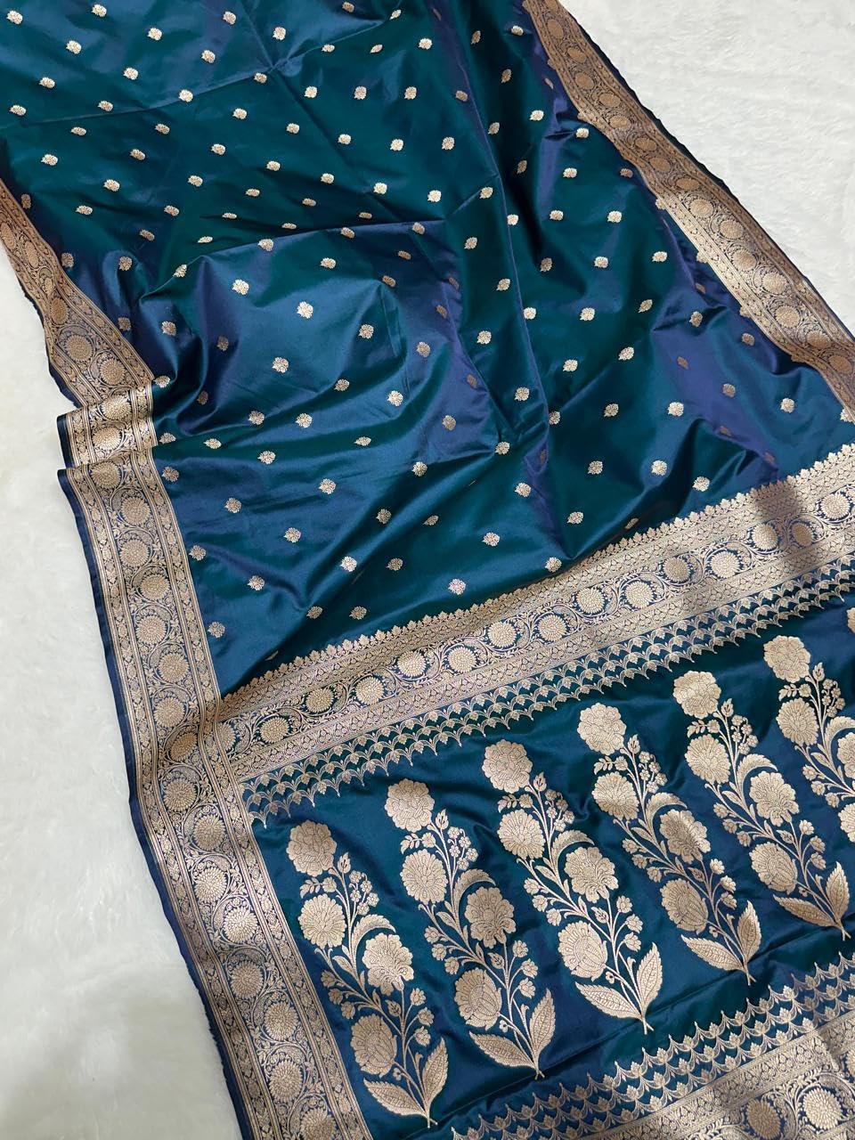 Vasthrlay Border Saree in Classic with refined ethnic appeal